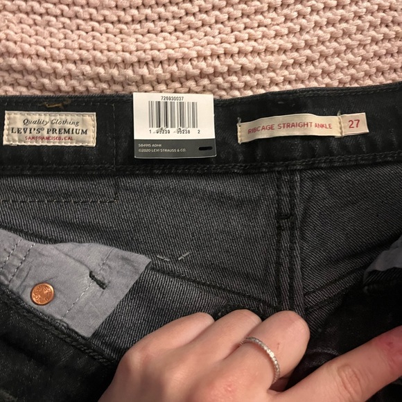 BNWT Levi's Premium Ribcage Straight Ankle Jeans in Black Button Fly - Picture 2 of 3